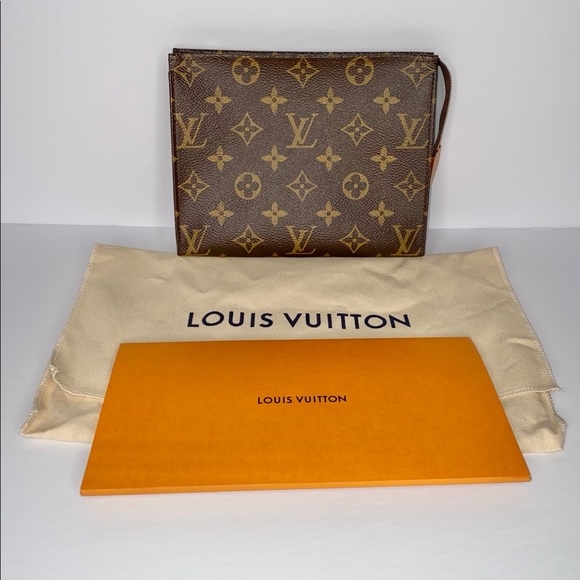 ❌SOLD ❌Toiletry 19 - Picture 2 of 15